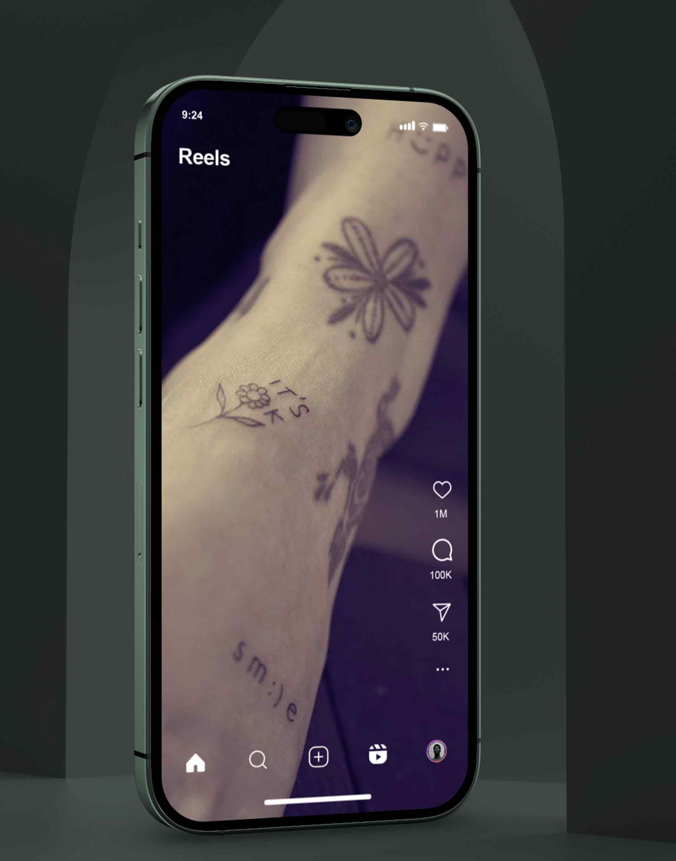 Téléphone portable sur INSTAGRAM affichant une image de pied tatoué